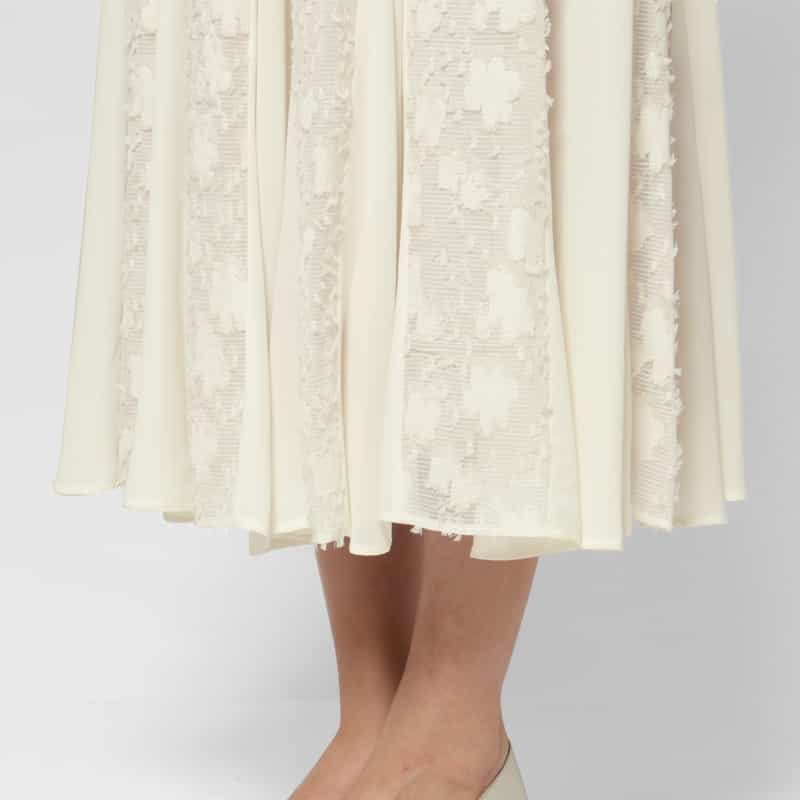 BARNEYS NEW YORK ウォッシャブル ランダムチュール素材パネル切替ロングフレアスカート OFF WHITE
