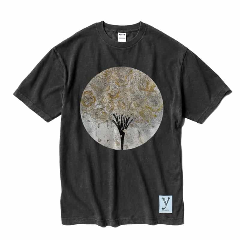 Behind the Scenes® Behind the Scenes（R）＜ビハインドザシーンズ＞×YUTA OKUDA グラフィックTシャツ GOLD