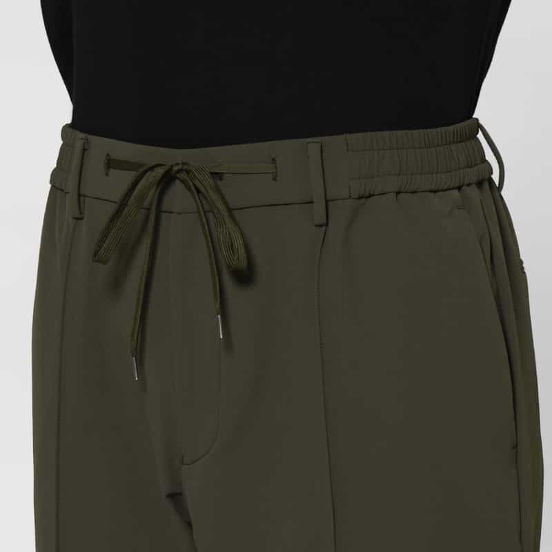 BARNEYS NEW YORK セットアップ ナイロンストレッチジャージーパンツ（LANITEX社製生地使用） KHAKI