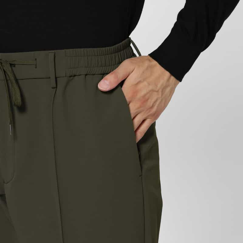 BARNEYS NEW YORK セットアップ ナイロンストレッチジャージーパンツ（LANITEX社製生地使用） KHAKI