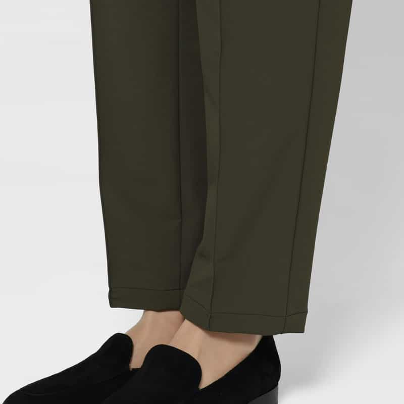 BARNEYS NEW YORK セットアップ ナイロンストレッチジャージーパンツ（LANITEX社製生地使用） KHAKI