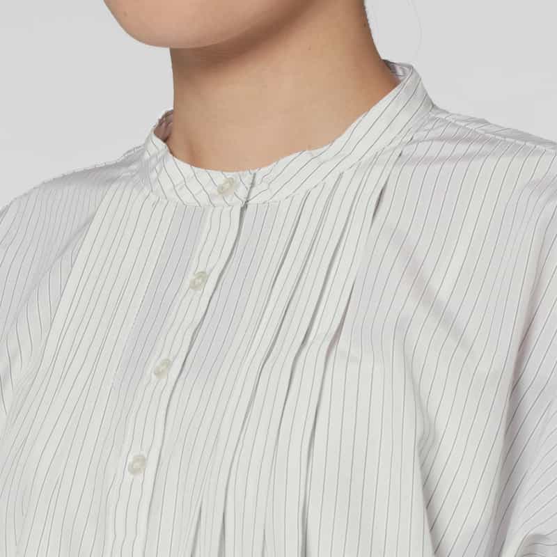 BARNEYS NEW YORK ウォッシャブル ストライプ柄ギャザースリーブ ハイネックブラウス WHITE