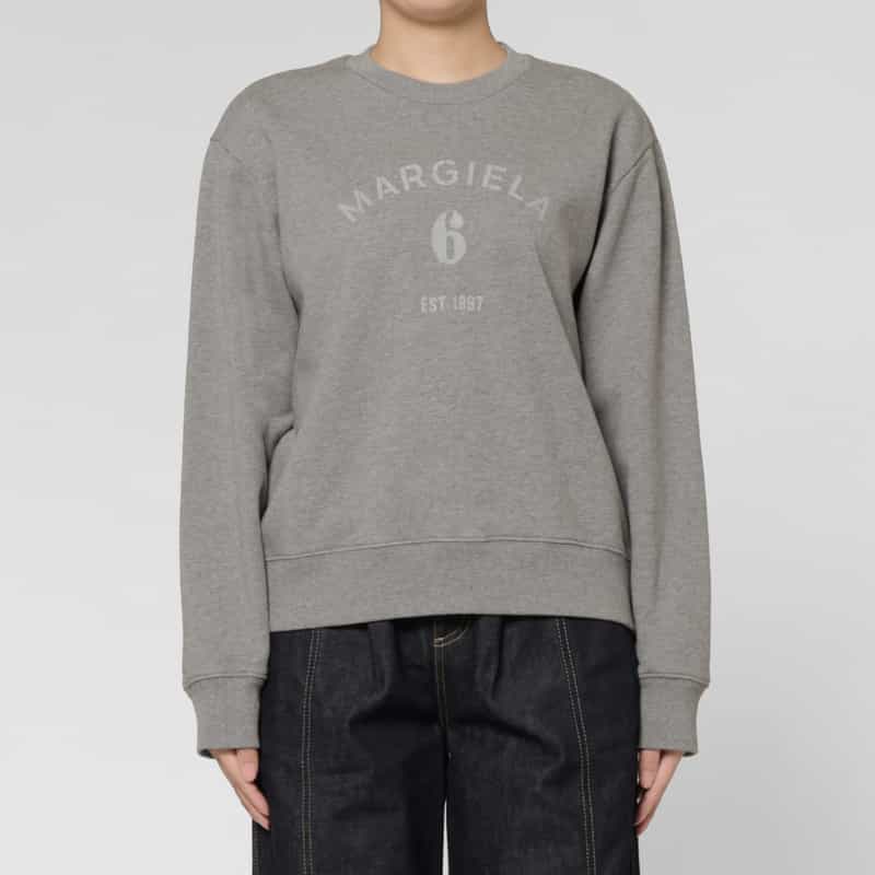 MM6 MAISON MARGIELA MM6 MAISON MARGIELA ＜エムエム6 メゾン マルジェラ＞ ロゴプリント スウェットプルオーバー LIGHT GRAY