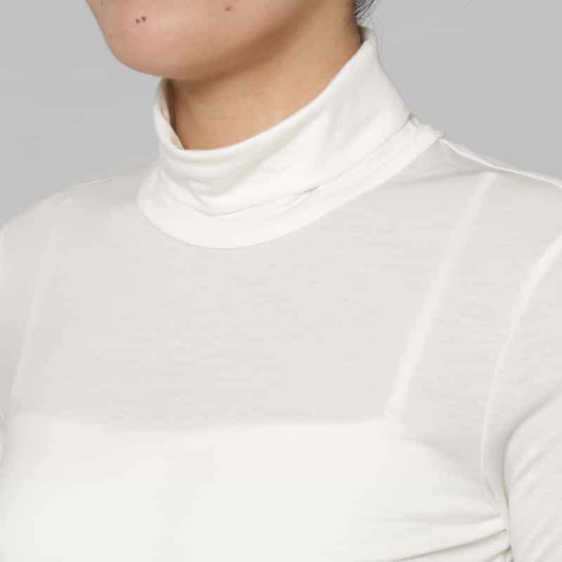 JUUN J JUUN J ＜ジューンジー＞ バックスリット スリムフィット タートルネックニットプルオーバー IVORY