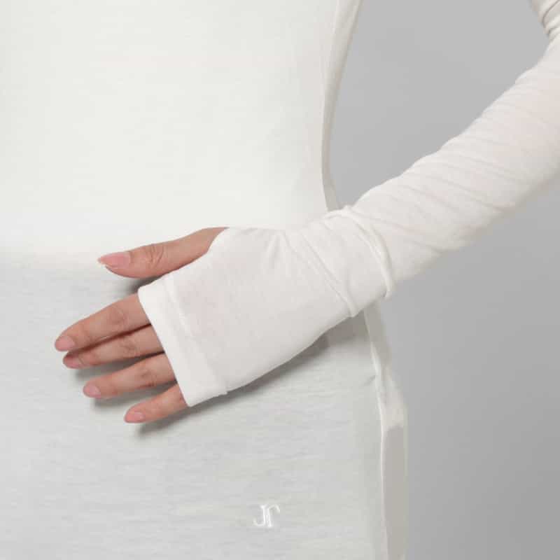 JUUN J JUUN J ＜ジューンジー＞ バックスリット スリムフィット タートルネックニットプルオーバー IVORY
