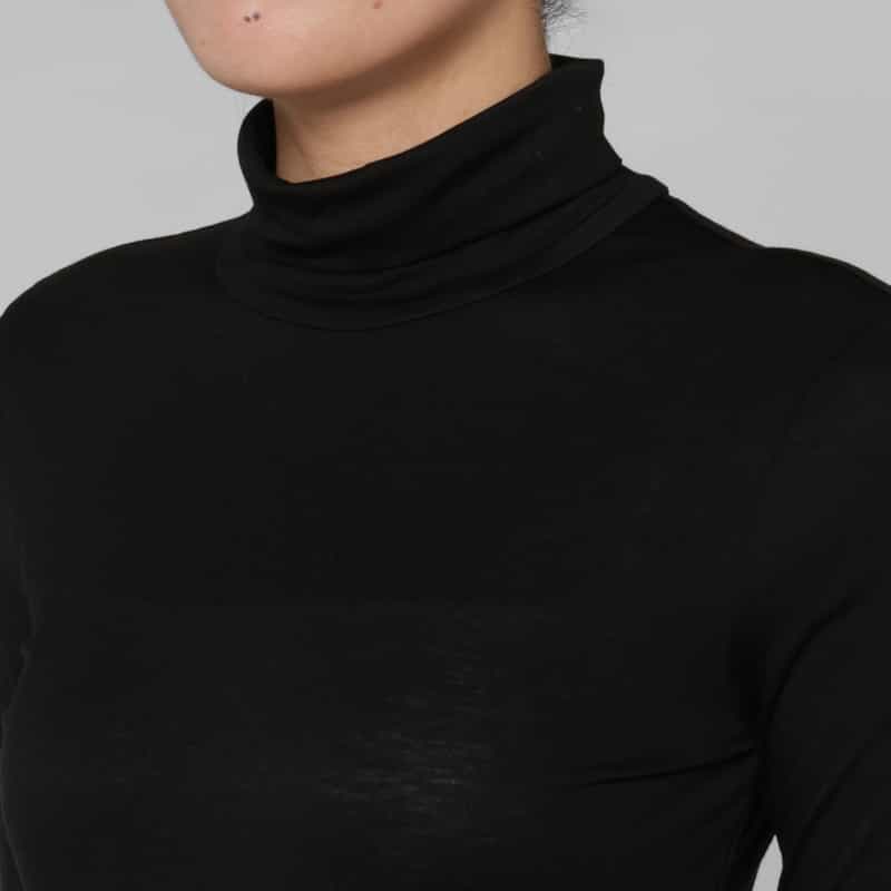 JUUN J JUUN J ＜ジューンジー＞ バックスリット スリムフィット タートルネックニットプルオーバー BLACK
