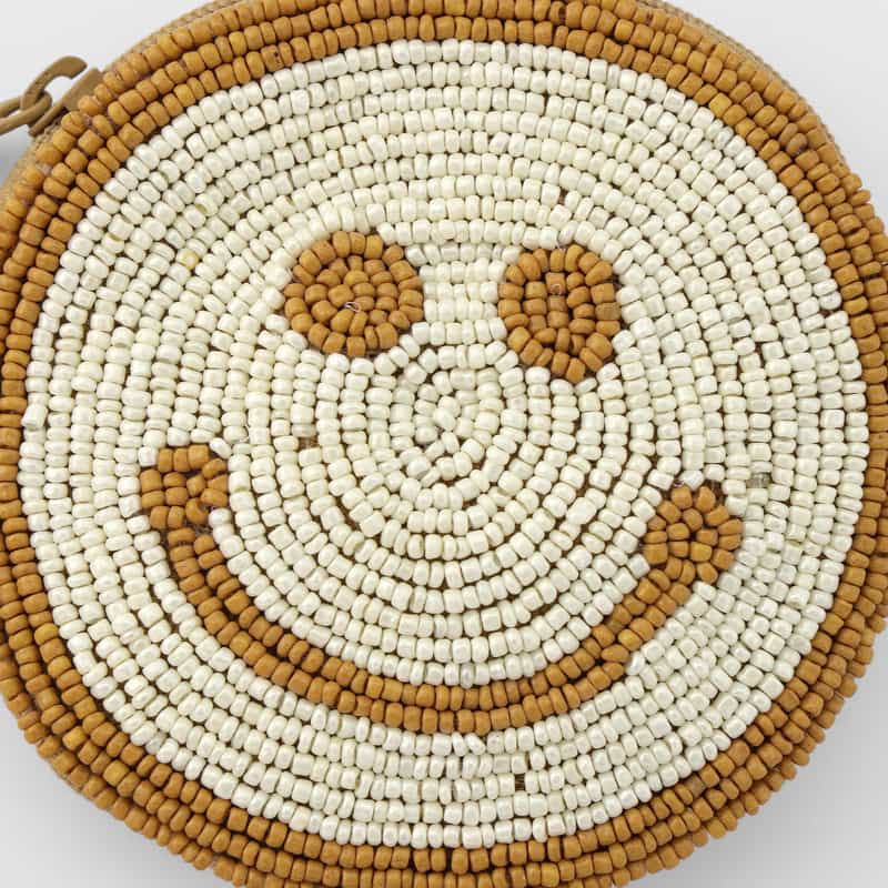ALLTHELUCKINTHEWORLD ALLTHELUCKINTHEWORLD ＜オールザラックインザワールド＞  バーニーズ　ニューヨーク限定 ビーズ刺繍ポーチ “ SMILEY" NONE(0000)