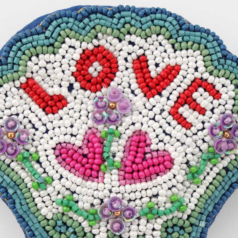 ALLTHELUCKINTHEWORLD ALLTHELUCKINTHEWORLD ＜オールザラックインザワールド＞  バーニーズ　ニューヨーク限定 ビーズ刺繍ポーチ “LOVE SHELL" NONE(0000)