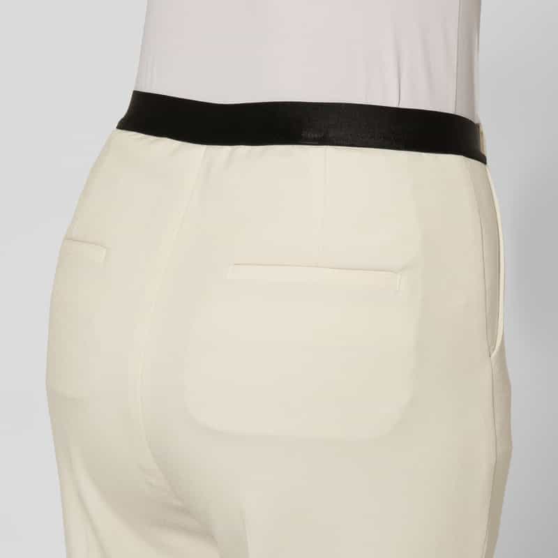 BARNEYS NEW YORK ウォッシャブル バックウエストゴム テーパードパンツ IVORY