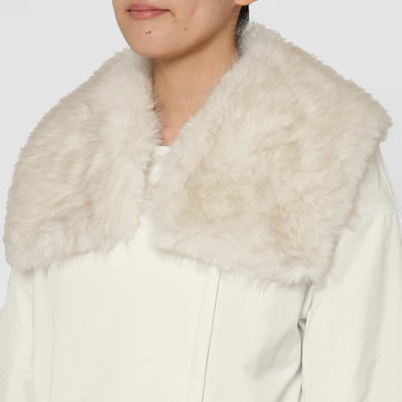 BARNEYS NEW YORK フェイクファー襟付き中綿入りダブルブレストコート WHITE