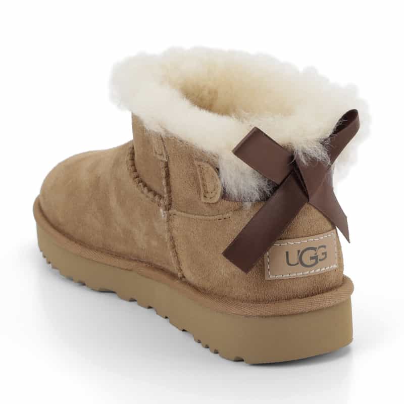 UGG(R) UGG(R)＜アグ＞ バックリボン付きショートブーツ CAMEL