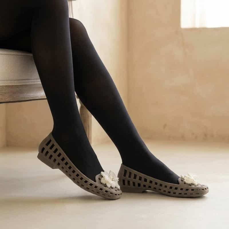 HEAVENLY JELLY HEAVENLY JELLY＜ヘブンリージェリー＞ PVC素材パールビジュー付きフラットパンプス GRAY