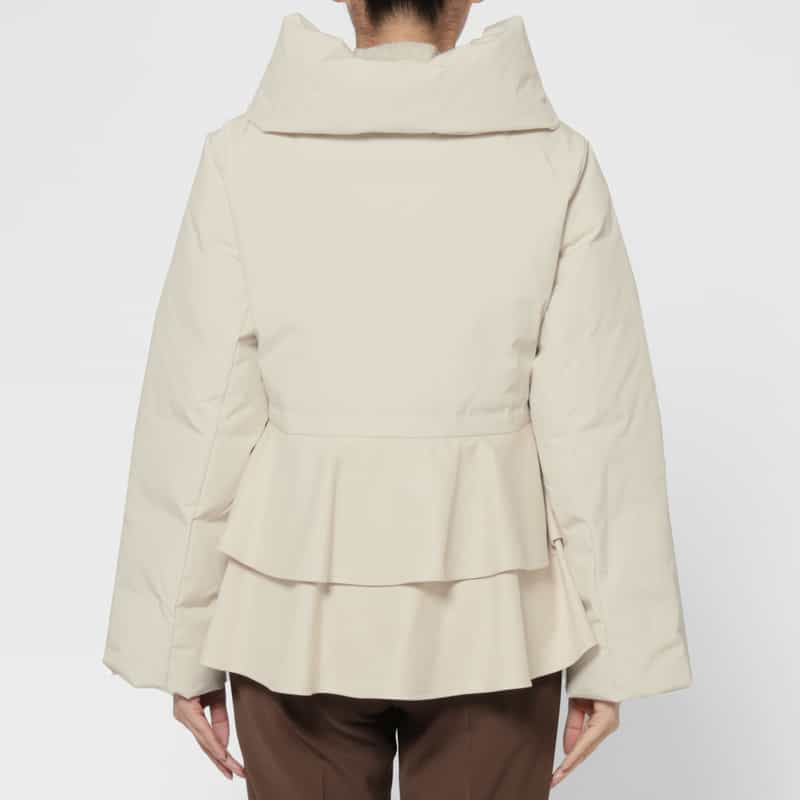 BARNEYS NEW YORK ペプラムデザイン ショートダウンブルゾン IVORY