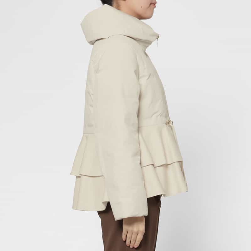 BARNEYS NEW YORK ペプラムデザイン ショートダウンブルゾン IVORY