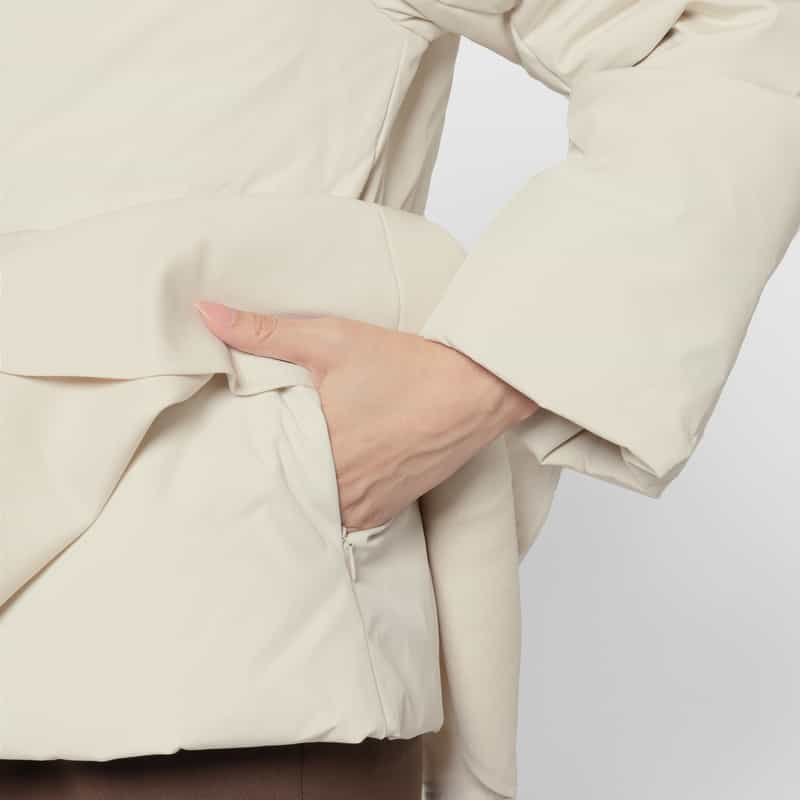 BARNEYS NEW YORK ペプラムデザイン ショートダウンブルゾン IVORY