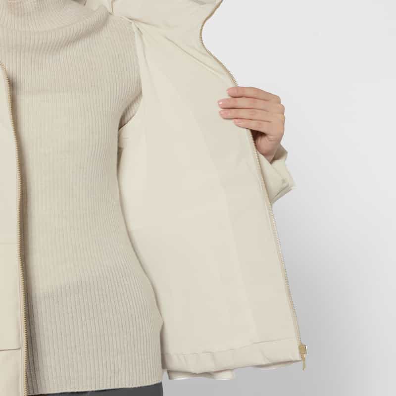 BARNEYS NEW YORK ペプラムデザイン ショートダウンブルゾン IVORY
