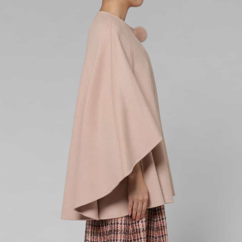 BARNEYS NEW YORK ポンポンファー付き ダブルフェイス ケープコート PINK