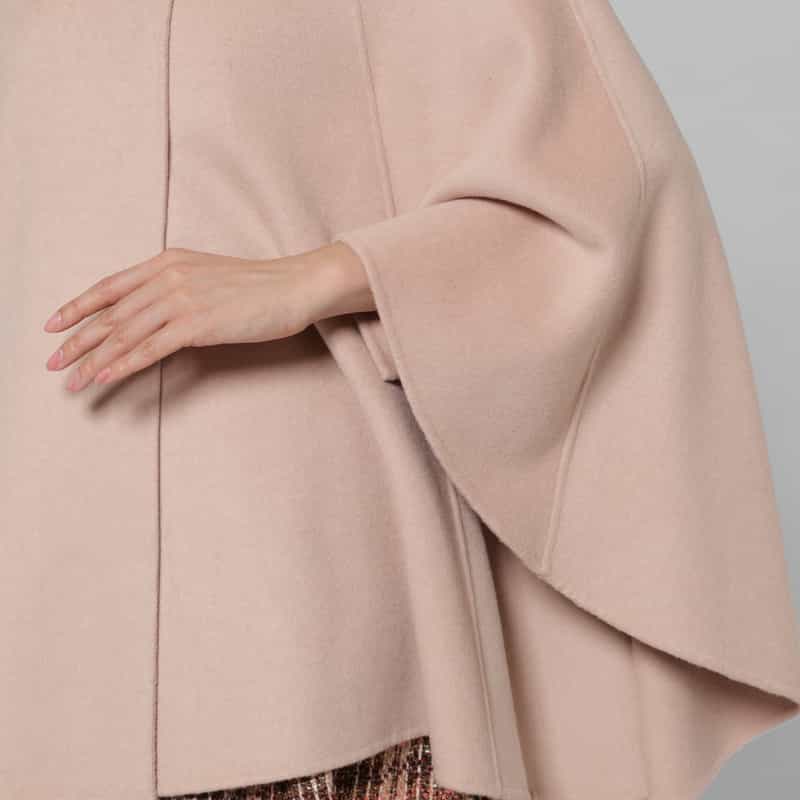 BARNEYS NEW YORK ポンポンファー付き ダブルフェイス ケープコート PINK