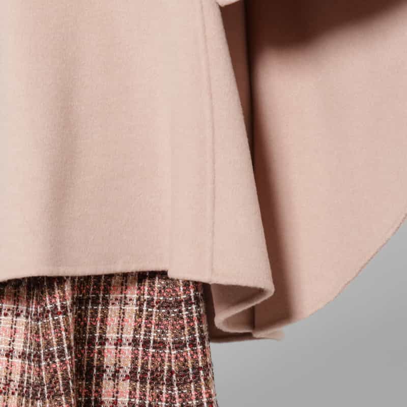 BARNEYS NEW YORK ポンポンファー付き ダブルフェイス ケープコート PINK
