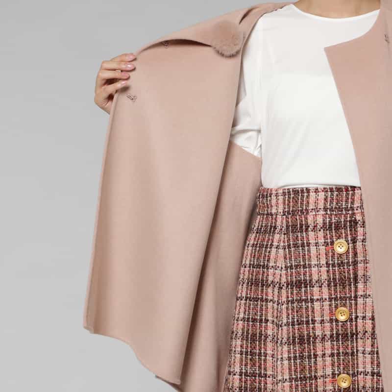 BARNEYS NEW YORK ポンポンファー付き ダブルフェイス ケープコート PINK