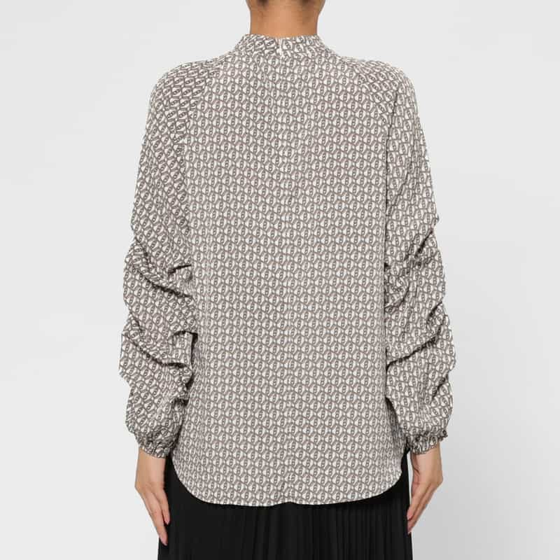 BARNEYS NEW YORK ウォッシャブル チェーンプリント柄ランダムタックスリーブブラウス WHITE