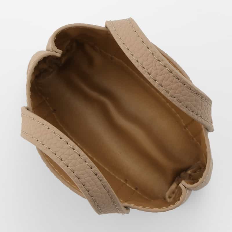 BARNEYS NEW YORK ロゴ入り バッグ型チャーム BEIGE
