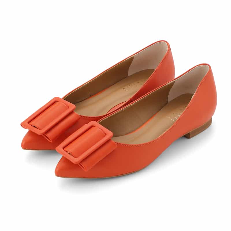 BARNEYS NEW YORK バックルデザイン ポインテッドトゥ フラットパンプス ORANGE