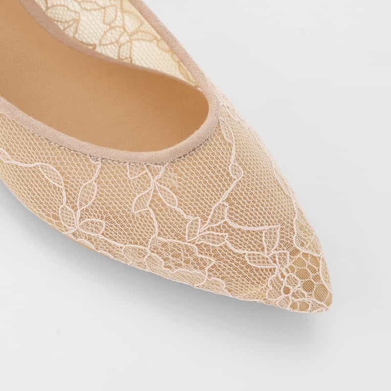 BARNEYS NEW YORK レース ポインテッドトゥ フラットパンプス CHAMPAGNE