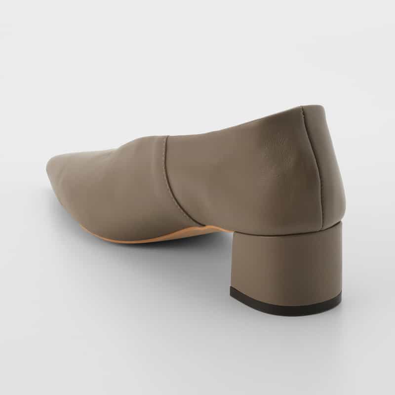 BARNEYS NEW YORK チャンキーヒール Vカットパンプス BROWN