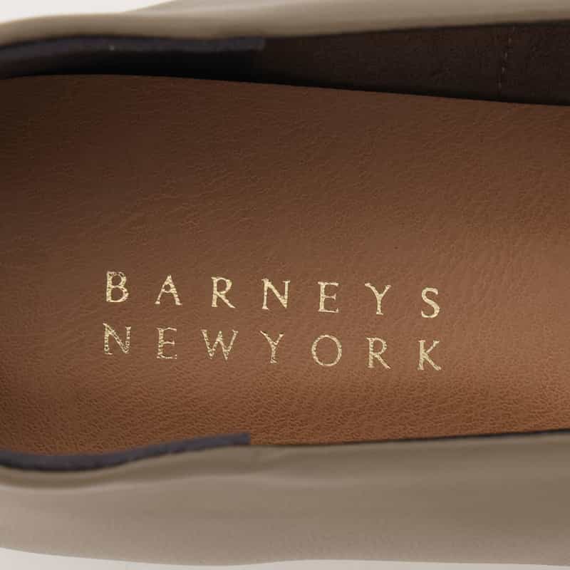 BARNEYS NEW YORK チャンキーヒール Vカットパンプス BROWN