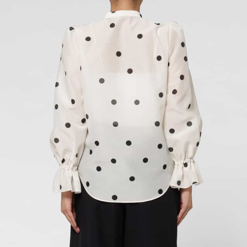 BARNEYS NEW YORK ウォッシャブル ドット柄ラッフルデザインバンドカラー ロングスリーブブラウス WHITE