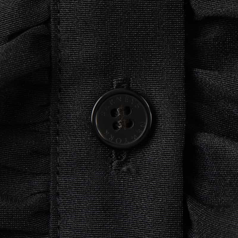 BARNEYS NEW YORK ウォッシャブル ドット柄ラッフルデザインバンドカラー ロングスリーブブラウス BLACK