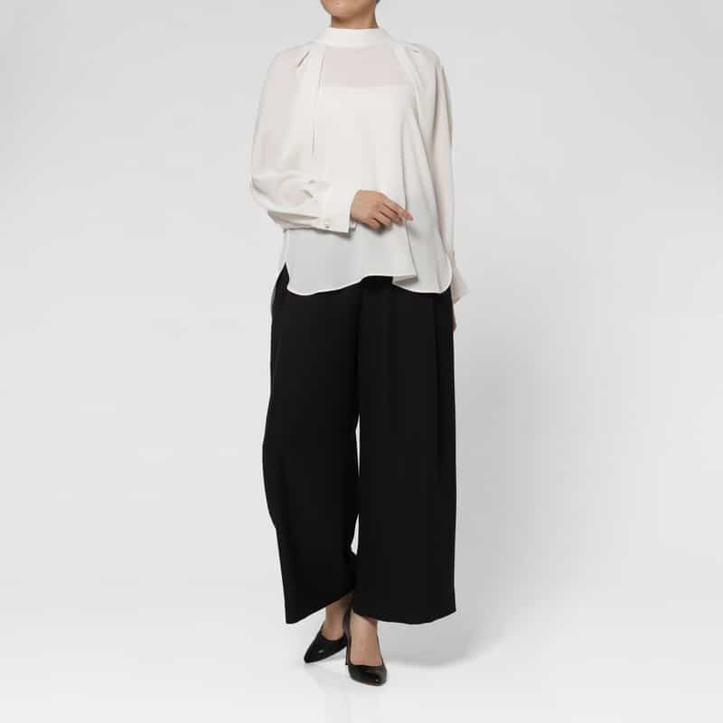BARNEYS NEW YORK スタンドカラー タックデザイン パールボタンブラウス WHITE