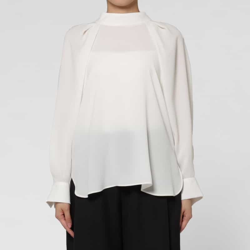 BARNEYS NEW YORK スタンドカラー タックデザイン パールボタンブラウス WHITE