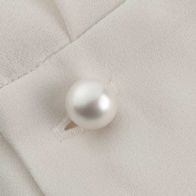 BARNEYS NEW YORK スタンドカラー タックデザイン パールボタンブラウス WHITE