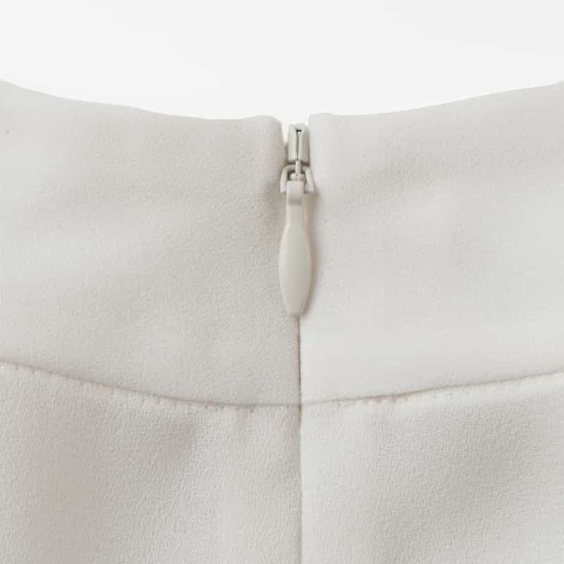 BARNEYS NEW YORK スタンドカラー タックデザイン パールボタンブラウス WHITE