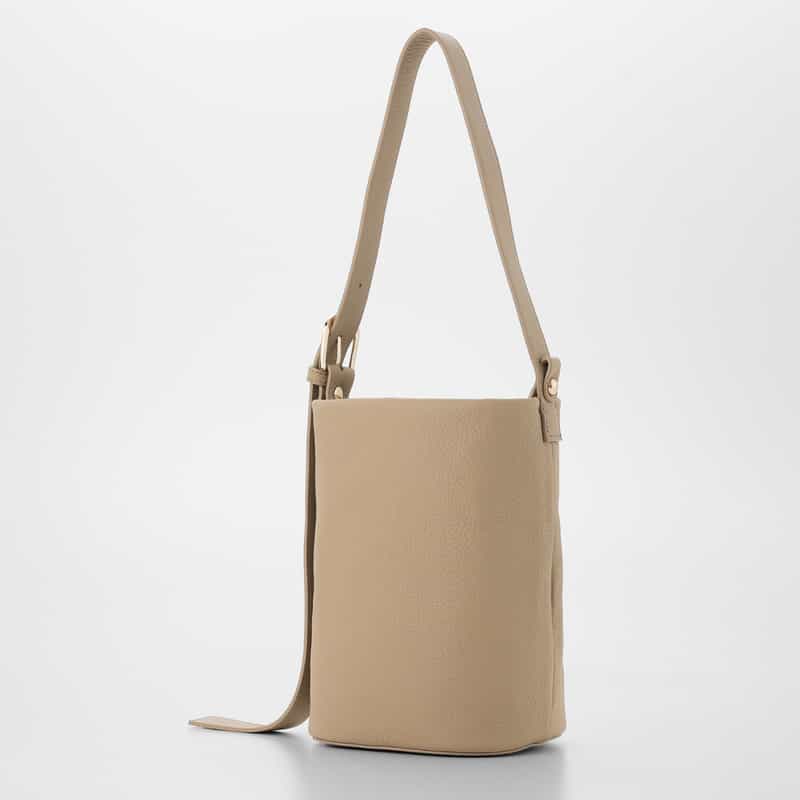 BARNEYS NEW YORK シュリンクレザーバケットバッグ BEIGE