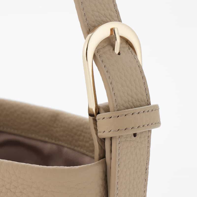 BARNEYS NEW YORK シュリンクレザーバケットバッグ BEIGE