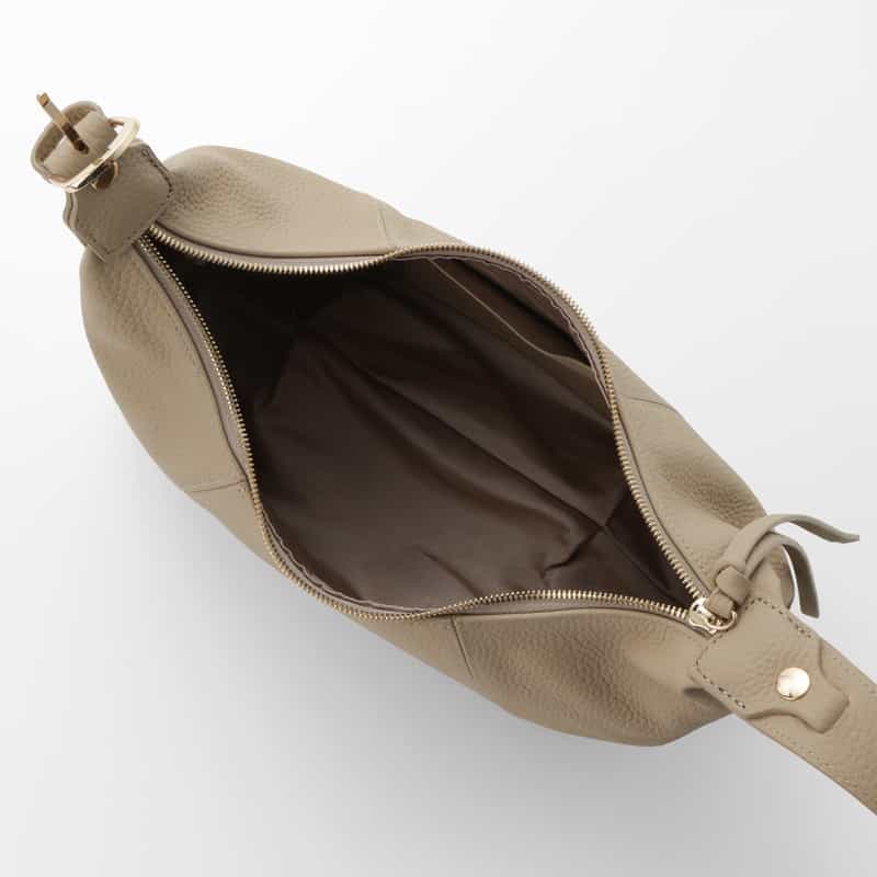BARNEYS NEW YORK シュリンクレザー ショルダーバッグ BEIGE