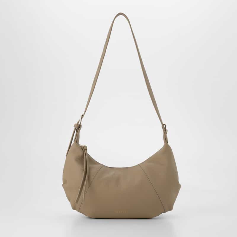BARNEYS NEW YORK シュリンクレザー ショルダーバッグ BEIGE