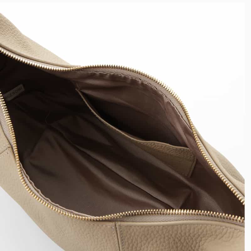 BARNEYS NEW YORK シュリンクレザー ショルダーバッグ BEIGE