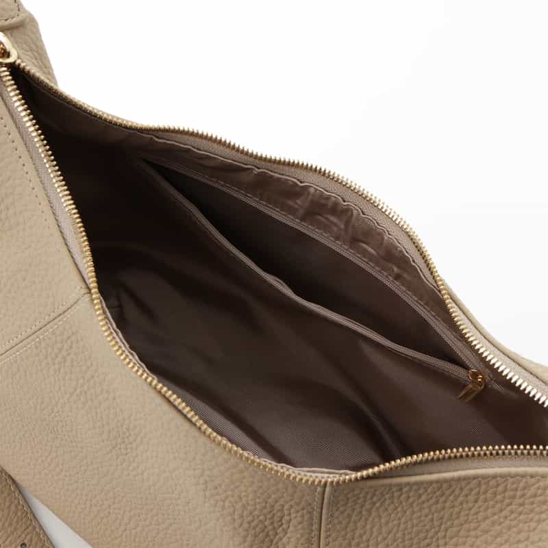 BARNEYS NEW YORK シュリンクレザー ショルダーバッグ BEIGE