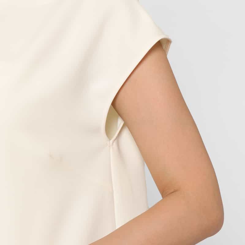 BARNEYS NEW YORK ペプラムヘム プルオーバーブラウス OFF WHITE