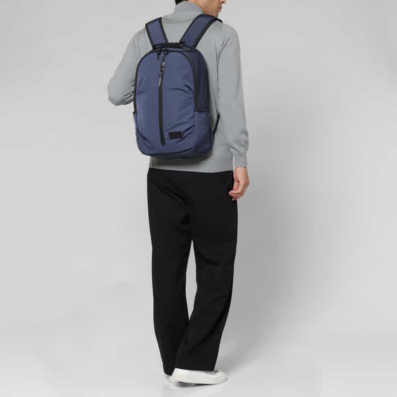 BARNEYS NEW YORK ナイロン素材バックパック NAVY