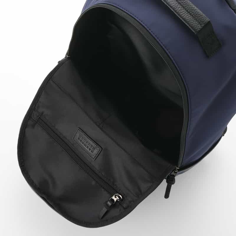 BARNEYS NEW YORK ナイロン素材バックパック NAVY
