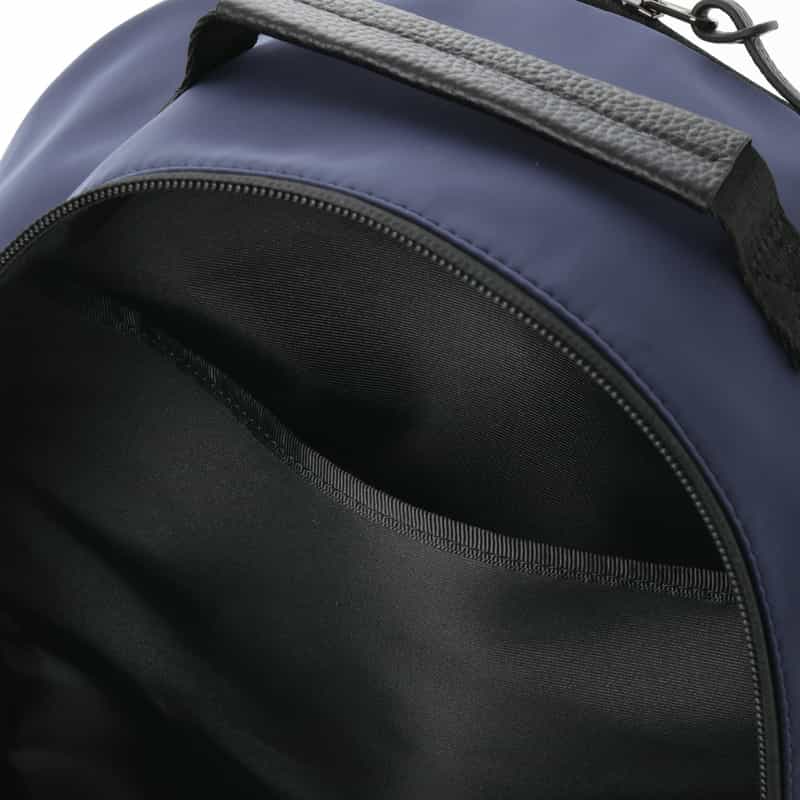 BARNEYS NEW YORK ナイロン素材バックパック NAVY