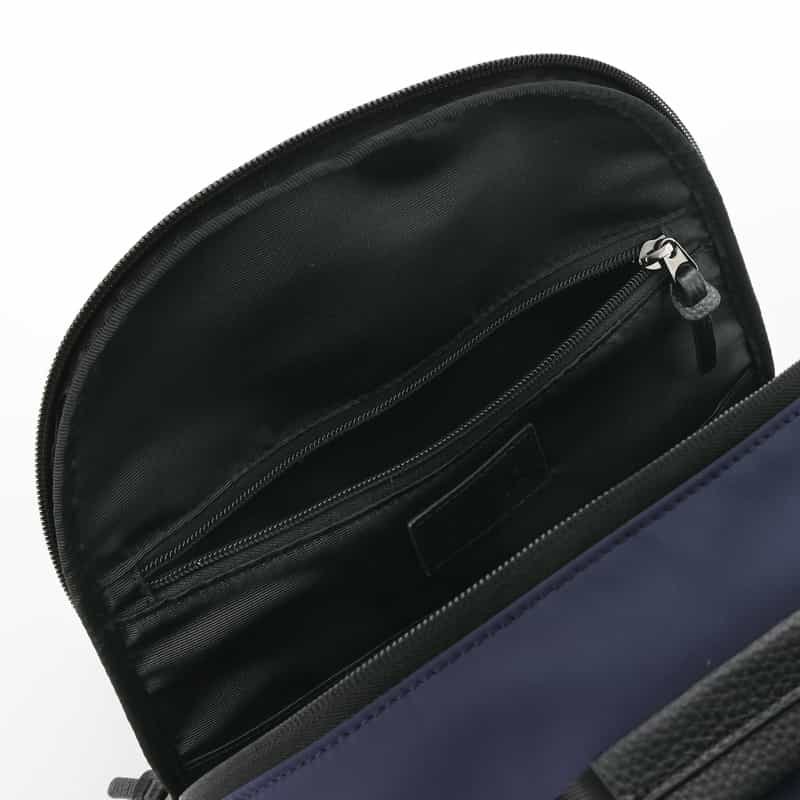 BARNEYS NEW YORK ナイロン素材バックパック NAVY