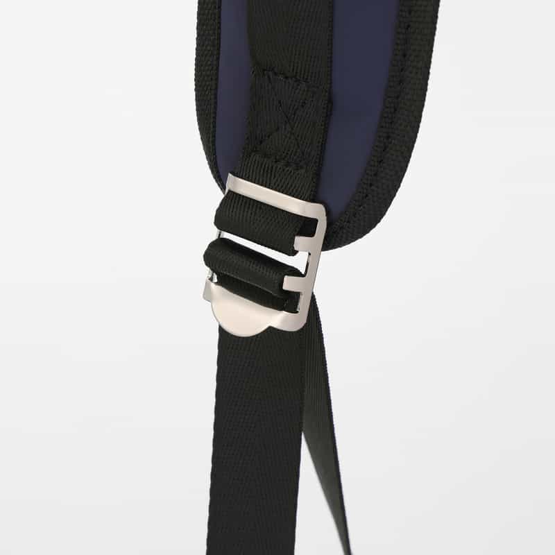 BARNEYS NEW YORK ナイロン素材バックパック NAVY