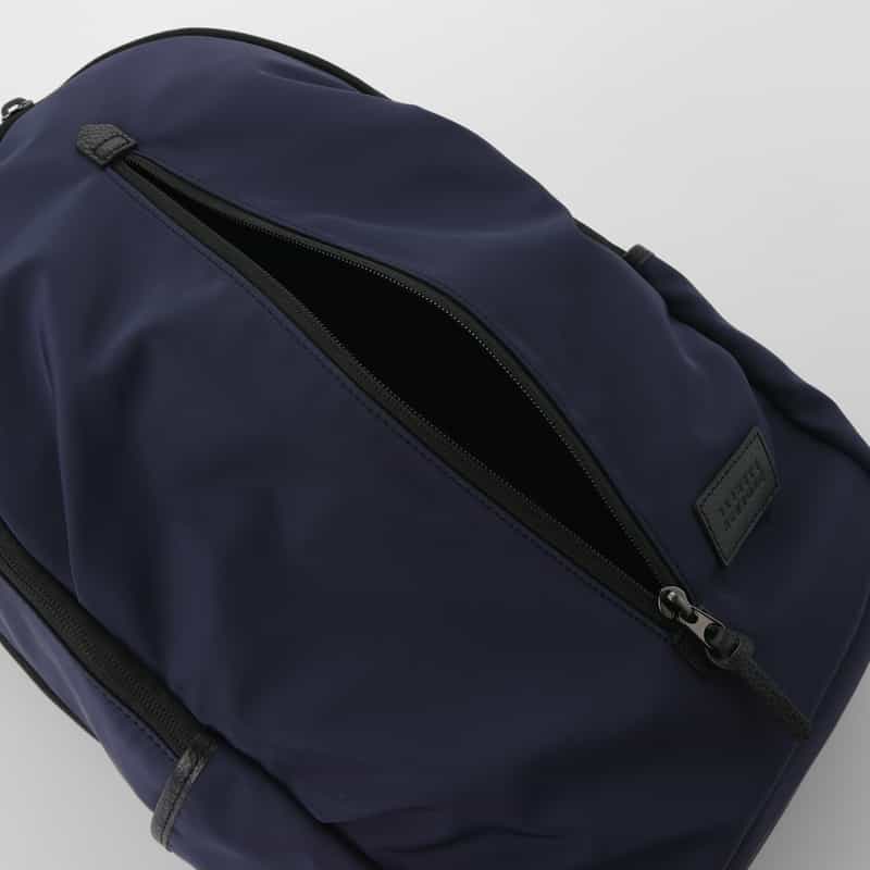 BARNEYS NEW YORK ナイロン素材バックパック NAVY