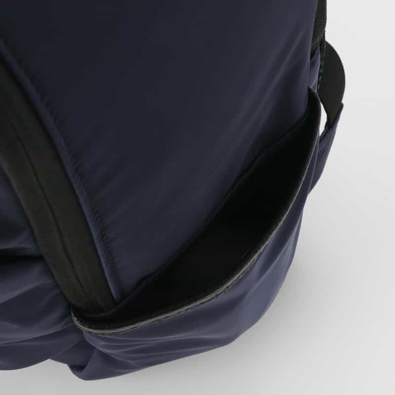 BARNEYS NEW YORK ナイロン素材バックパック NAVY